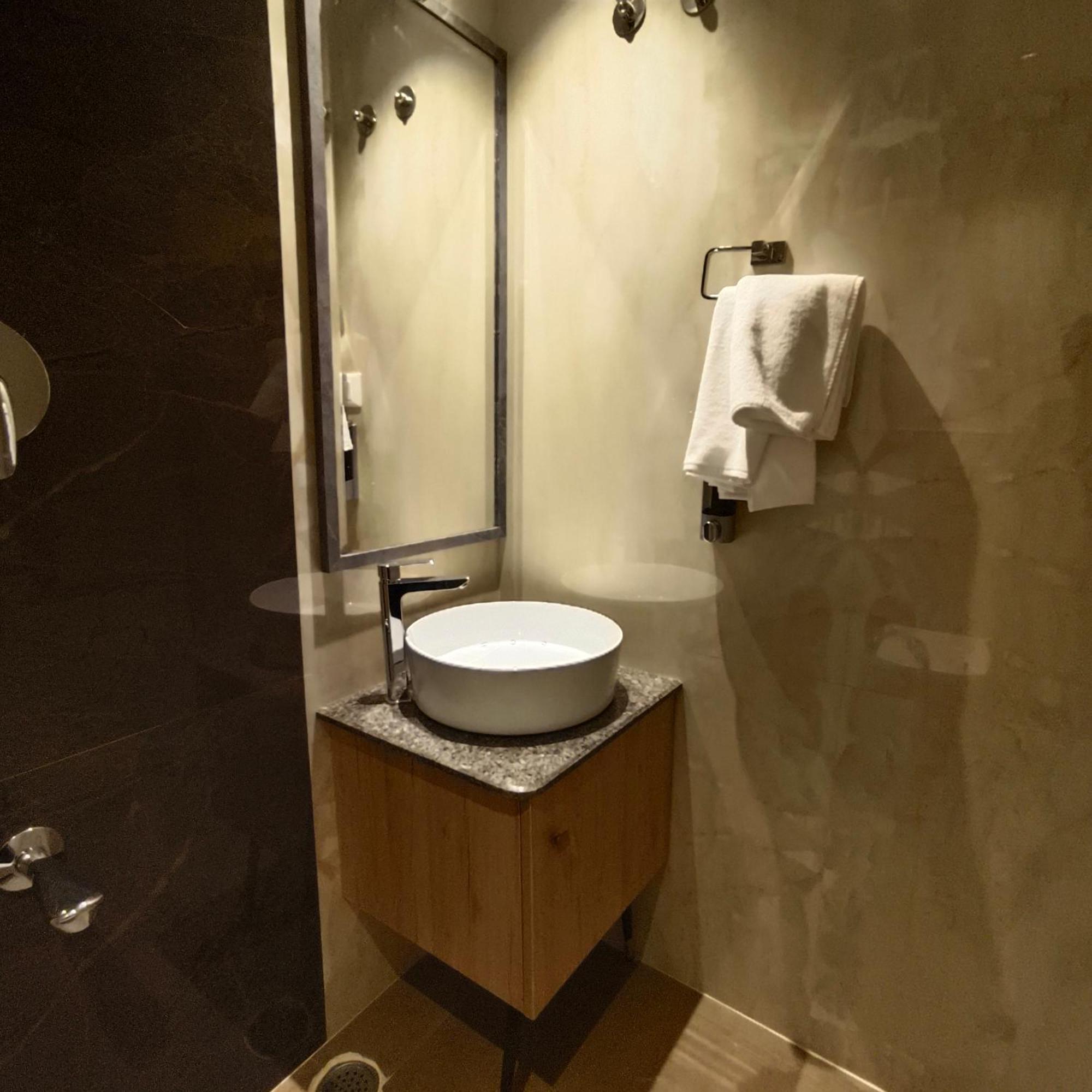 Olive Hotel Le Opera By Embassy Group บังกาลอร์ ภายนอก รูปภาพ