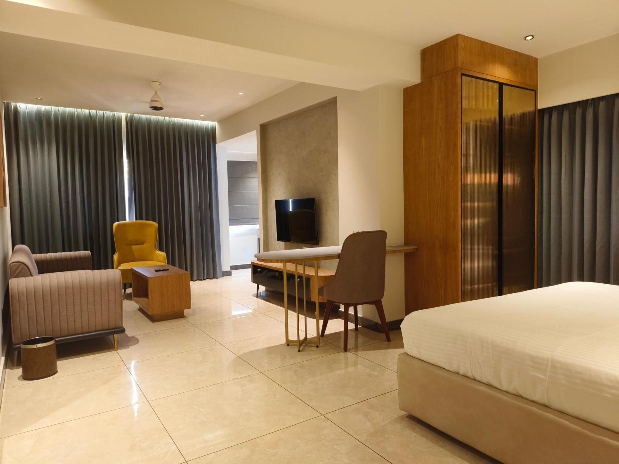 Olive Hotel Le Opera By Embassy Group บังกาลอร์ ภายนอก รูปภาพ