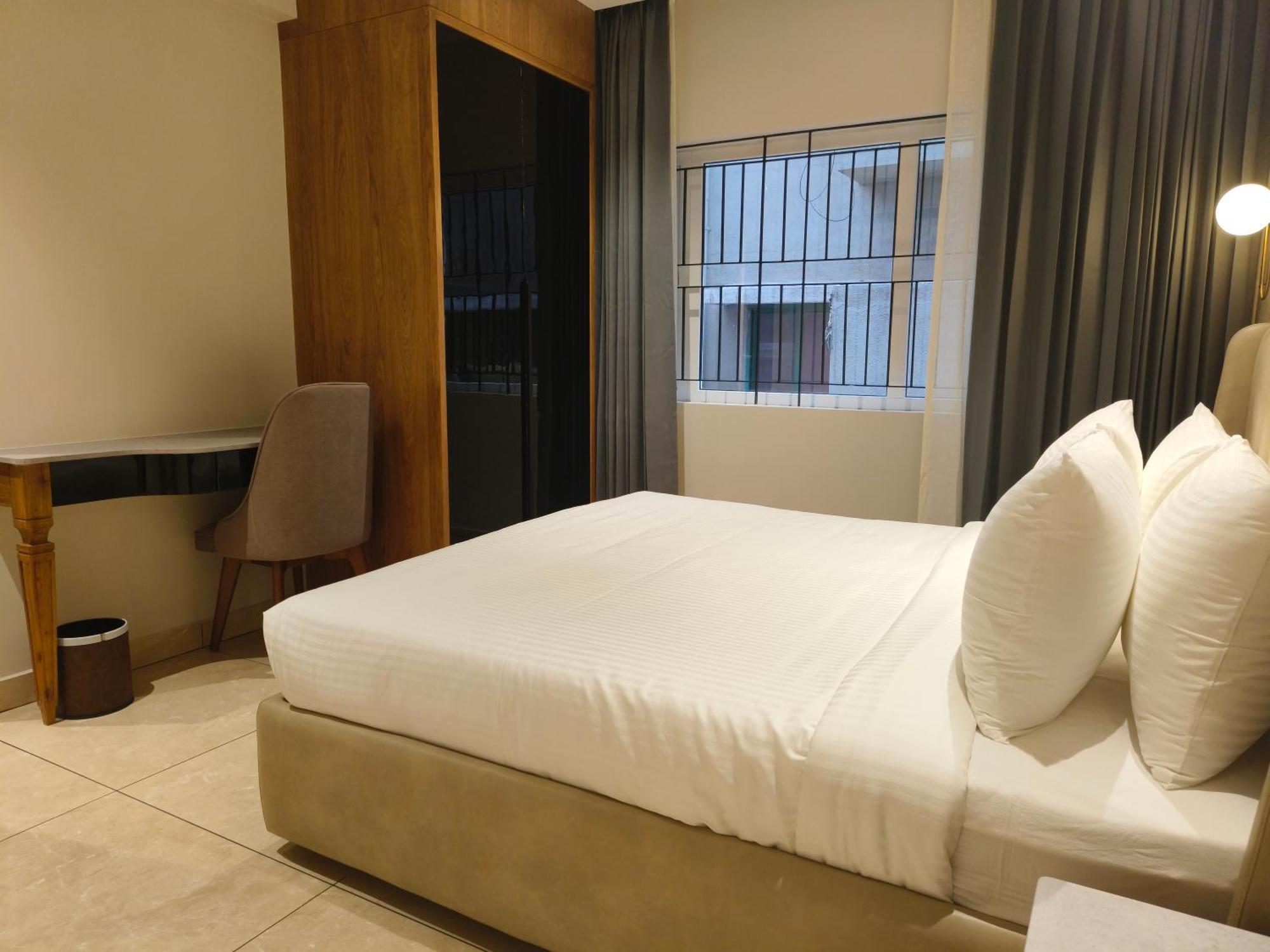 Olive Hotel Le Opera By Embassy Group บังกาลอร์ ภายนอก รูปภาพ